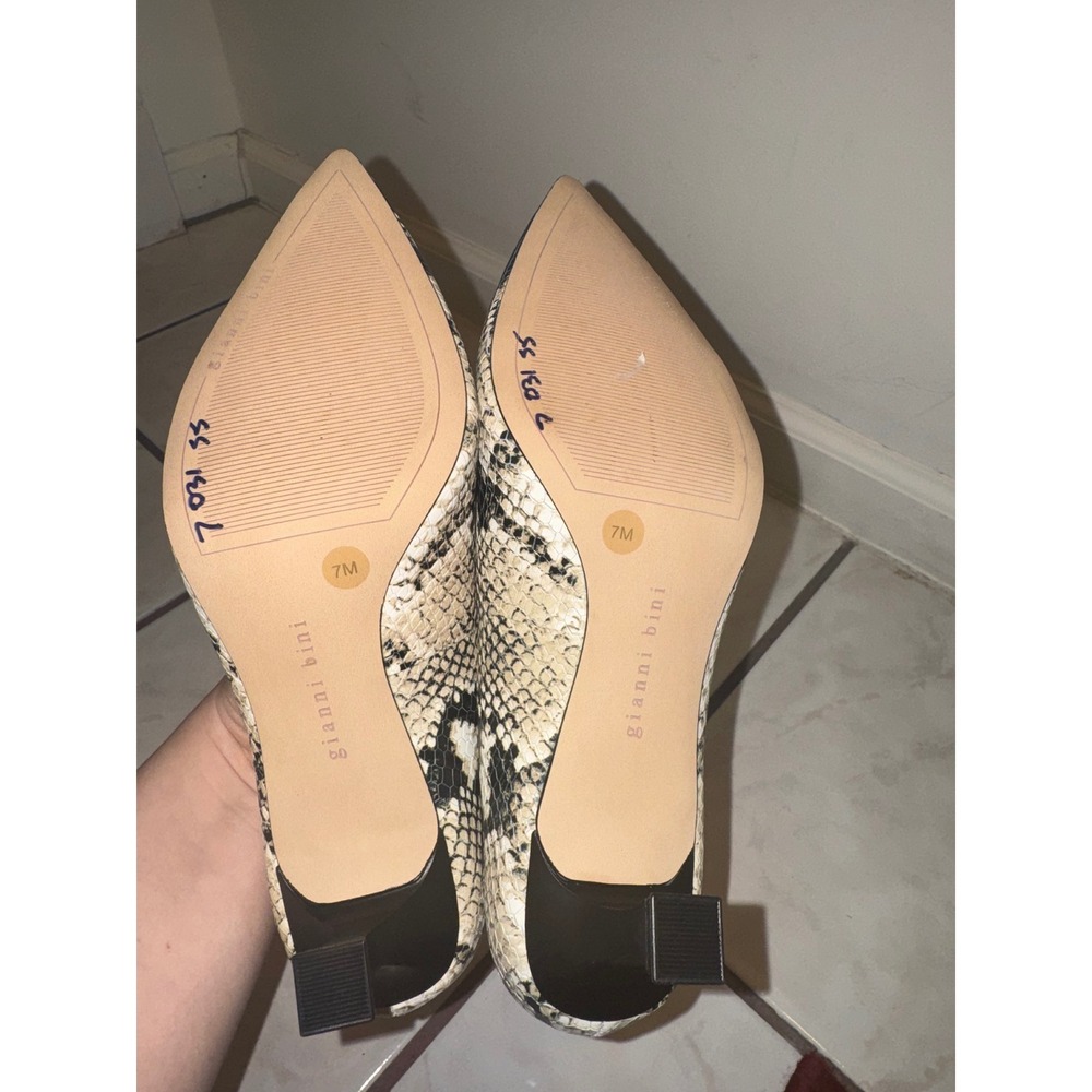NEW Gianni Bini Snakeskin Pumps Women 7M Black Cream Kitten Heel‎ Pointed Toe - Picture 5 of 7